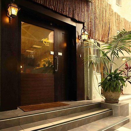 Sun City Hotel Тель-Авив Экстерьер фото