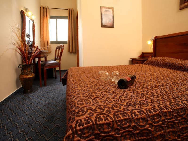 Sun City Hotel Тель-Авив Экстерьер фото